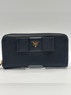 Prada saffiano black wallet